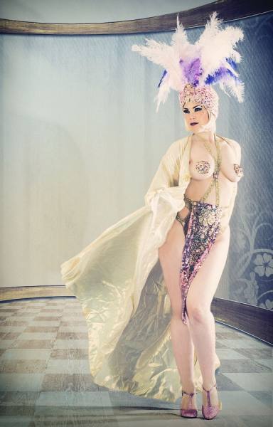 Photograph Heike Suhre Xarah 4 on One Eyeland